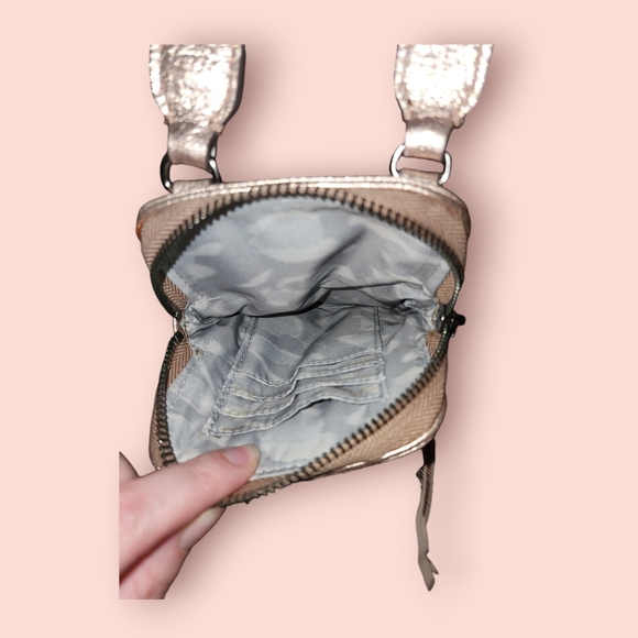 Aimee Kestenberg Rose Gold Leather Just Saying Crossbody Bag Metallic Designer - Picture 4 of 4